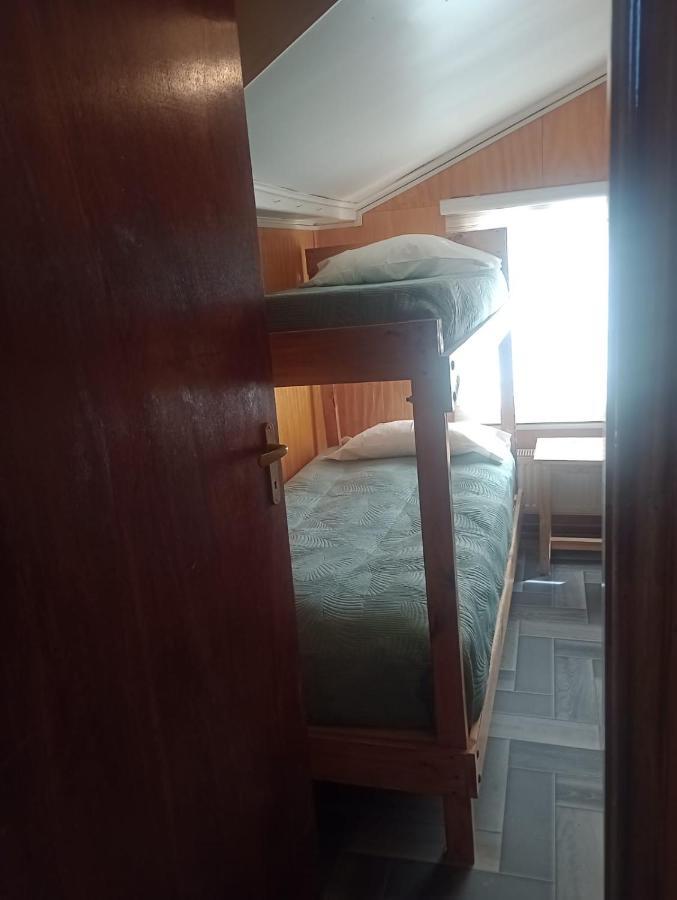 푸에르토나탈레스 Isla Yu Backpacker 호스텔 외부 사진